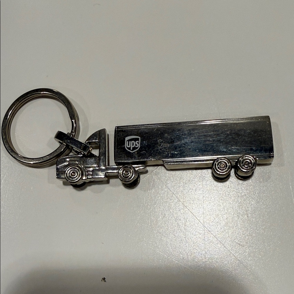 UPS Feeder Keychain